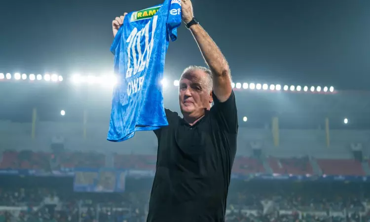 Chennaiyin FC surprises fans with Owen Coyles contract extension  during FC Goa Match