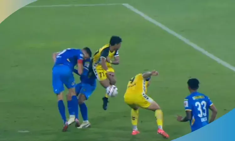 Watch: Chennaiyins Elsinho suffers head injury after mid-pitch collision