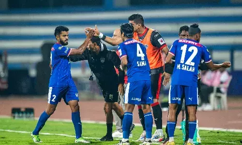 Watch: Sunil Chhetri’s quick free-kick sparks controversy as Bengaluru FC beat Jamshedpur