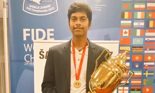 Pranav V with his Junior World Cship trophy