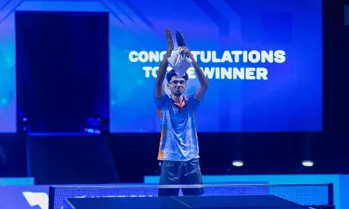 Manav Thakkar acknowledges the crowd at 2025 WTT Star Contender Chennai