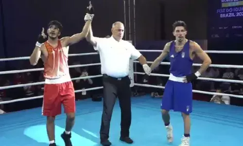 Abhinash Jamwal (red) reached the final at 2025 World Boxing Cup