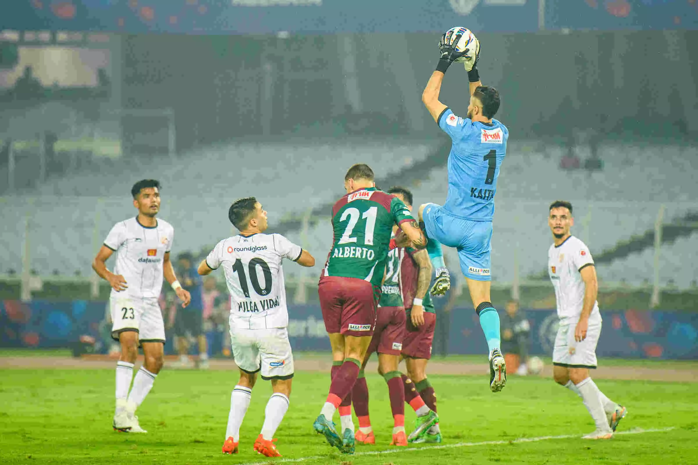 Vishal Kaith (blue) leaps to take ball in his control (Photo credit: FSDL) Vishal Kaith (blue) leaps to take ball in his control (Photo credit: FSDL)