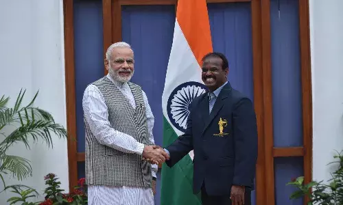 Ramesh Nagapuri with Prime Minister Narendra Modi after being honoured with the Dronacharya award
