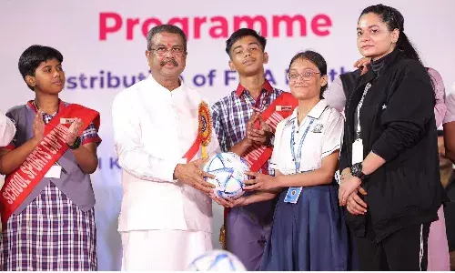 10 lakh footballs to schools