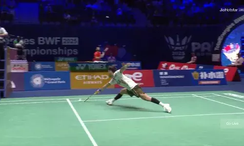 The shuttle bounced before Lakshya Sens return