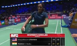 PV Sindhu does it again 21-19, 21-15 in 42 minutes!