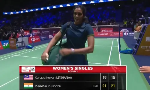 PV Sindhu does it again 21-19, 21-15 in 42 minutes!