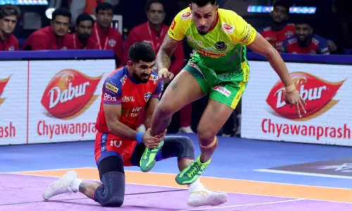 PKL 2025: Yoddhas edge Patna Pirates, Puneri Paltan crush Gujarat Giants