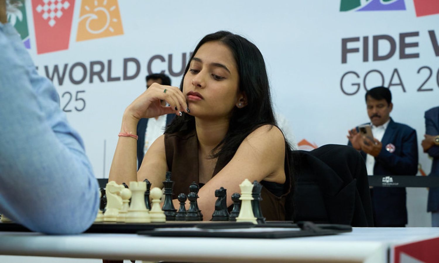 Divya, Vaishali register first wins in Round 6 Divya, Vaishali register first wins in Round 6