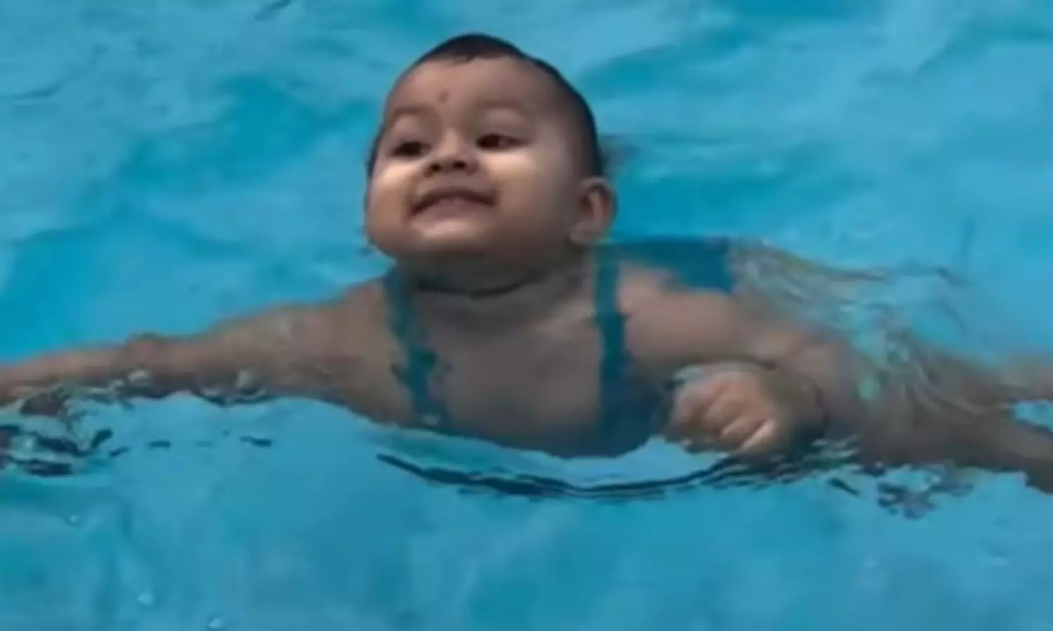 1-year-old Veda Sarfare youngest to swim 100m 1-year-old Veda Sarfare youngest to swim 100m