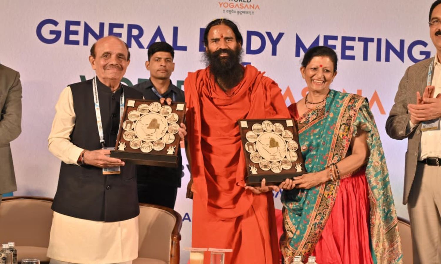 Swami Ramdev Honours Dr Jayaram Thakkar and Dr Kalpana Karia with Lifetime Achievement Awards at World Yogasana Meeting
