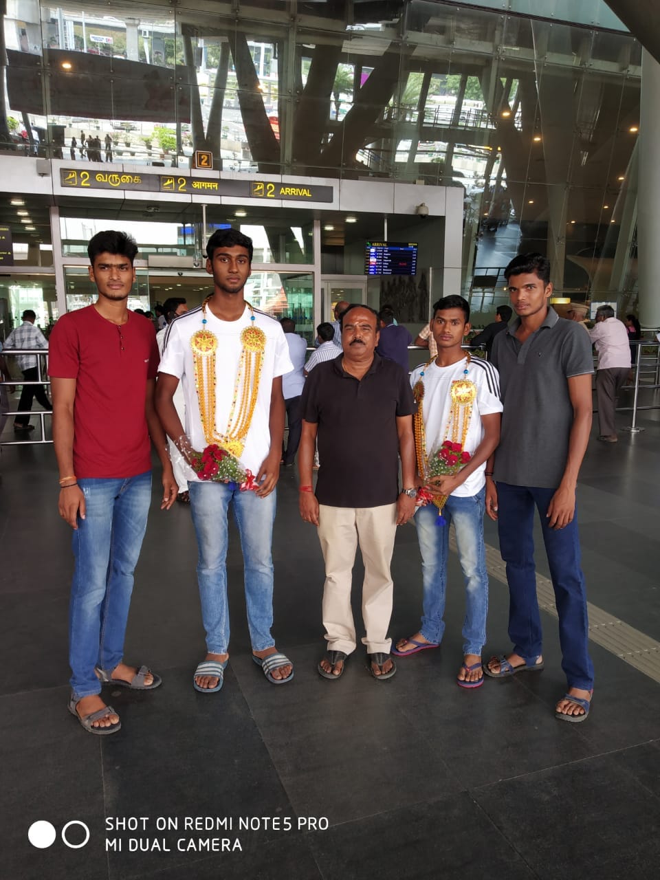 Sundaresan with S. V. Guru Prasanth and Srikanth, two players from the Indian U-21 Volleyball team in Asian U21 Championship at Bahrain (Source: Facebook)