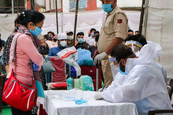 Medics conduct a health check-up for passengers who have arrived at Jammu Railway Station following the resumption of passenger train services by Indian Railways connecting major cities, during the ongoing COVID-19 nationwide lockdown, in Jammu.(Source: PTI Photo)