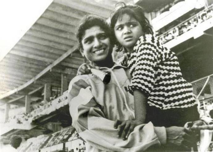 Gold medal winner Shiny Wilson holding her child after the medal ceremony of the 400 metres women run at the VII SAF Games in Madras on December 23, 1995. (Source: The Hindu)