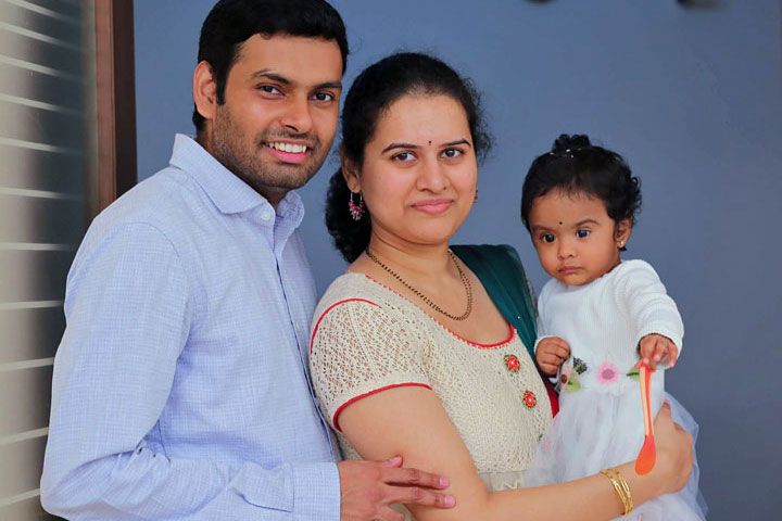 Koneru Humpy with her husband and daughter (Source: Chess Base India/Twitter)